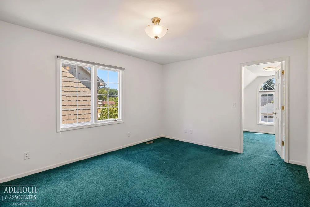 21473 Goethe Street Grosse Pointe Woods City, MI 48236