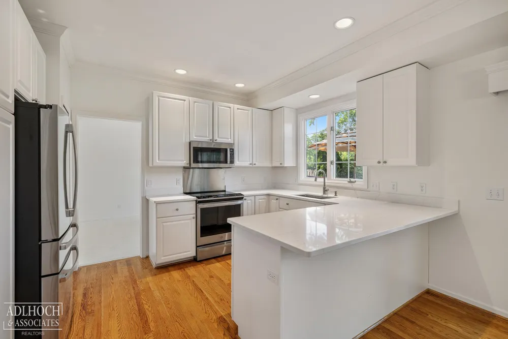 21473 Goethe Street Grosse Pointe Woods City, MI 48236