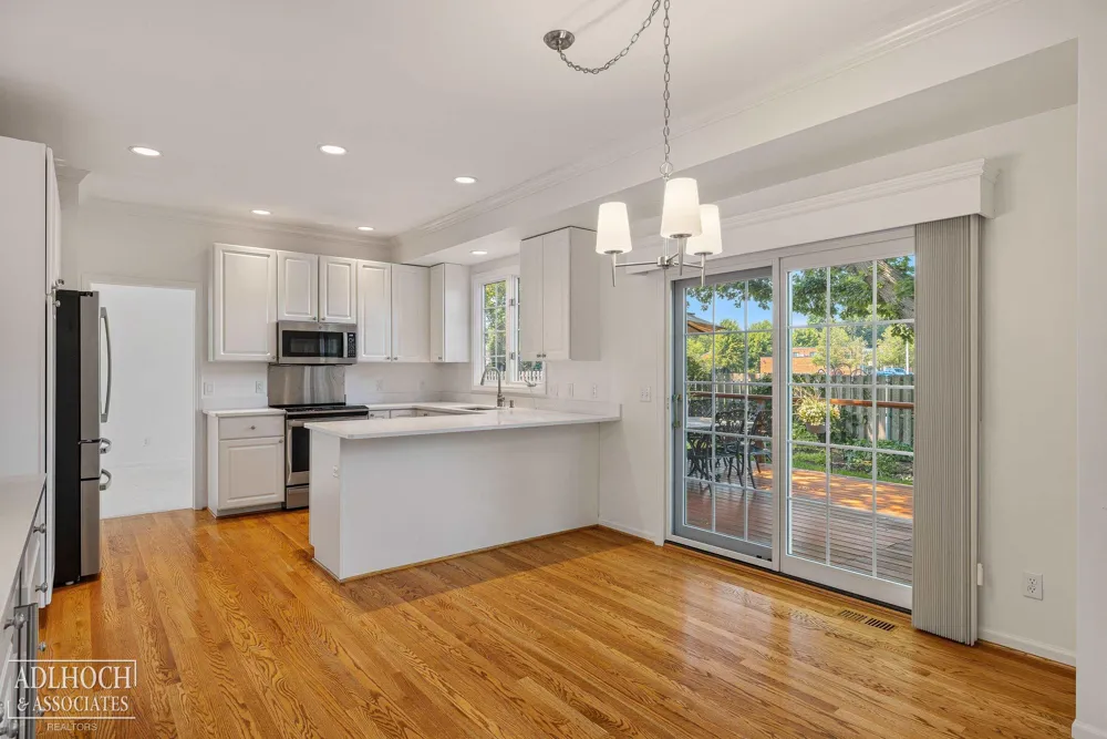 21473 Goethe Street Grosse Pointe Woods City, MI 48236