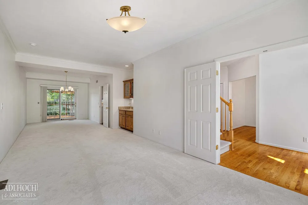21473 Goethe Street Grosse Pointe Woods City, MI 48236