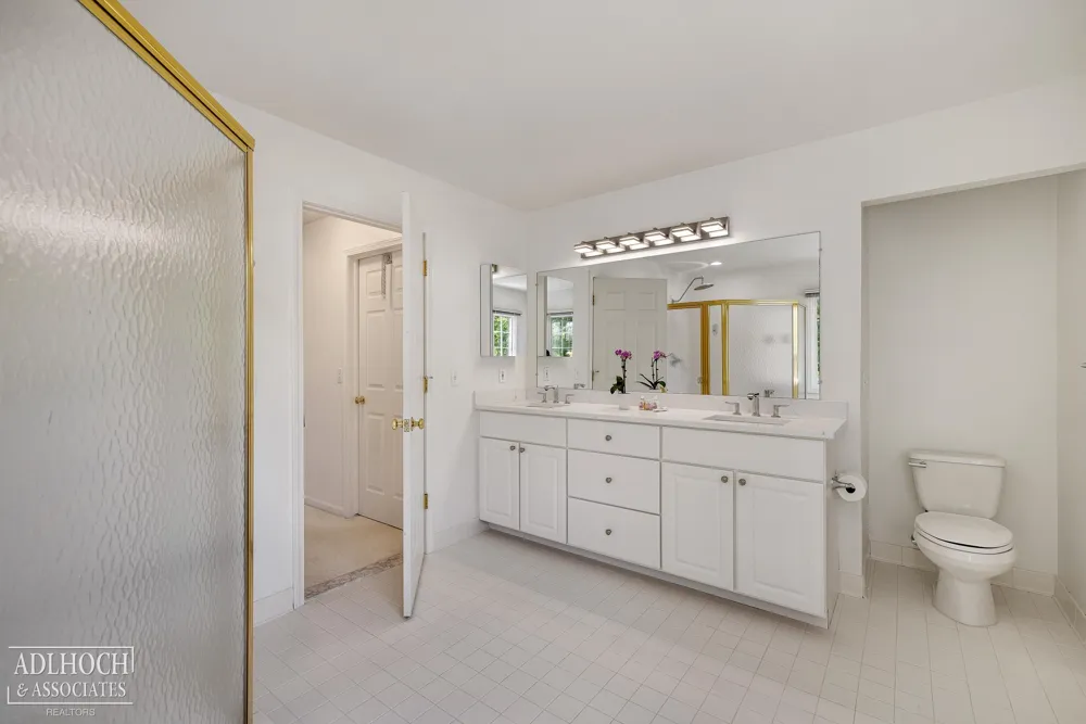 21473 Goethe Street Grosse Pointe Woods City, MI 48236