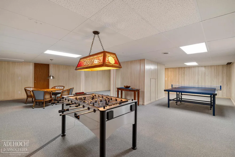 21473 Goethe Street Grosse Pointe Woods City, MI 48236
