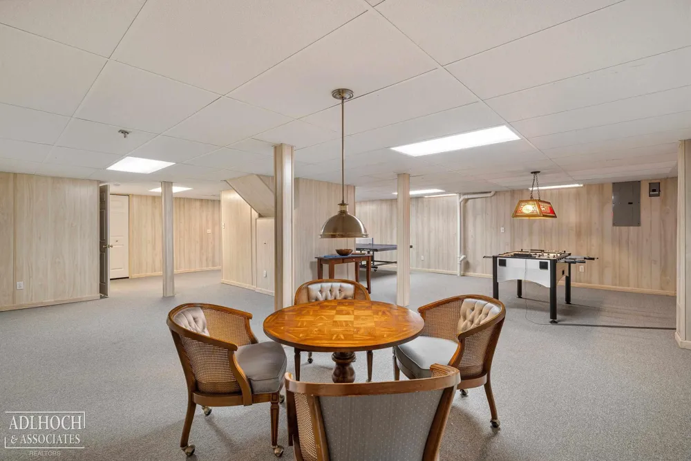 21473 Goethe Street Grosse Pointe Woods City, MI 48236
