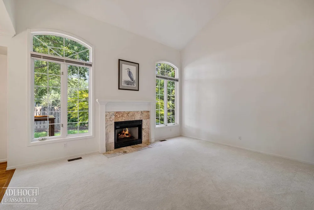 21473 Goethe Street Grosse Pointe Woods City, MI 48236