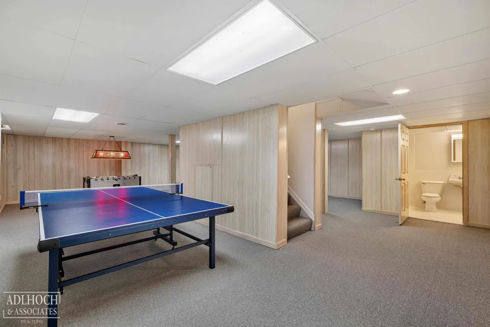 21473 Goethe Street Grosse Pointe Woods City, MI 48236