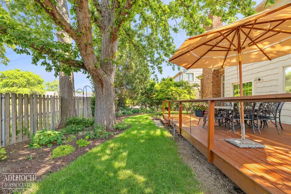 21473 Goethe Street Grosse Pointe Woods City, MI 48236