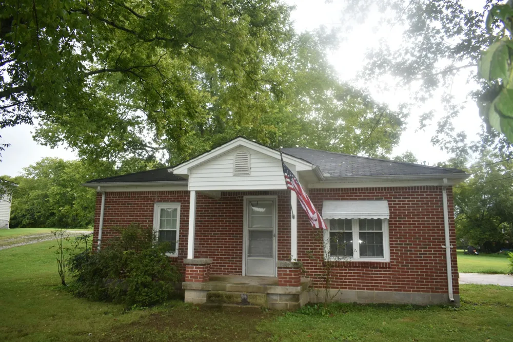 4 Price Ln Pleasant Shade, TN 37145