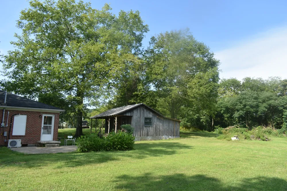 4 Price Ln Pleasant Shade, TN 37145