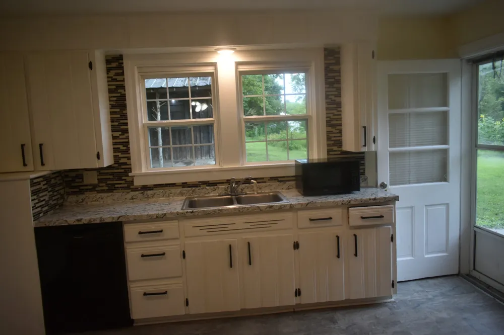 4 Price Ln Pleasant Shade, TN 37145