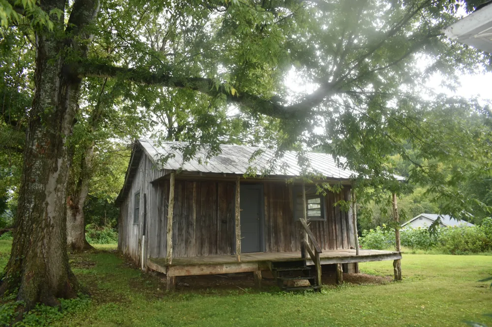 4 Price Ln Pleasant Shade, TN 37145