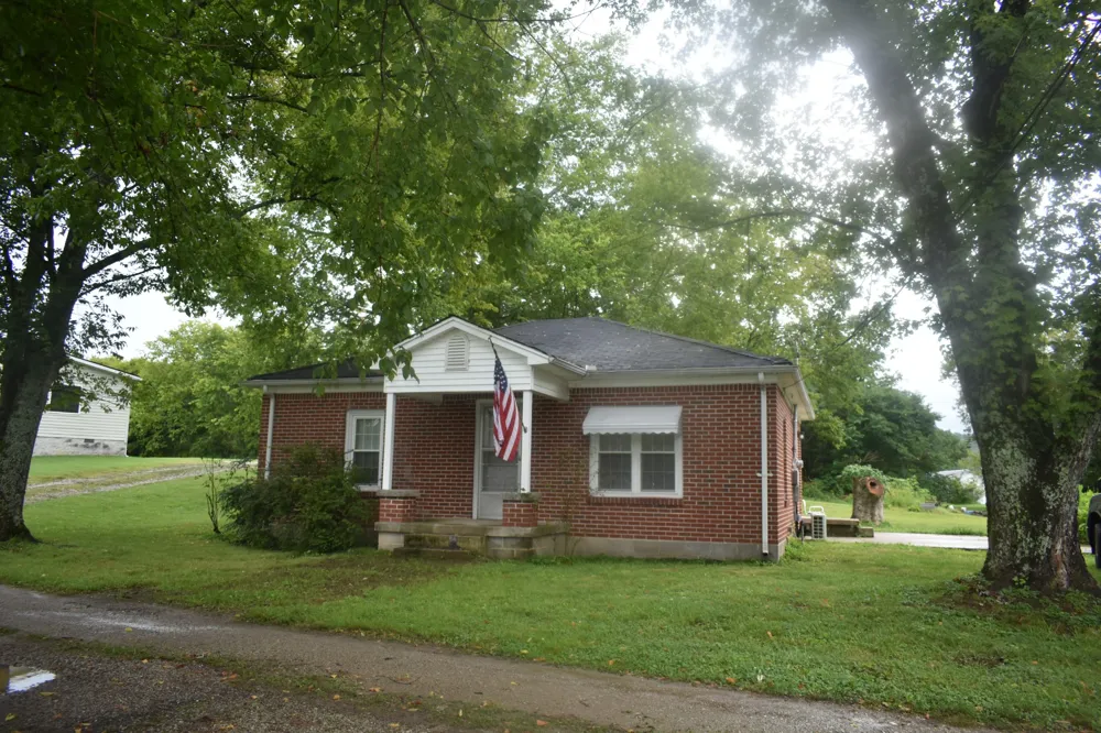 4 Price Ln Pleasant Shade, TN 37145