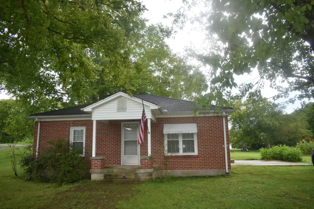 4 Price Ln Pleasant Shade, TN 37145