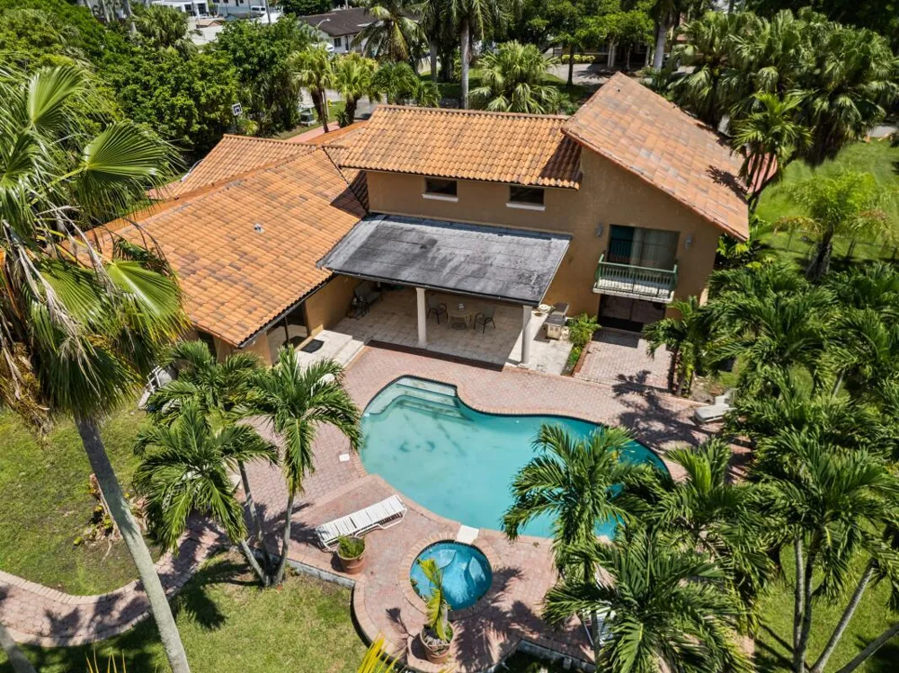 10010 NW 135th Street Hialeah Gardens, FL 33018