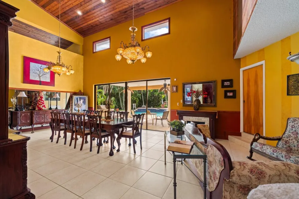 10010 NW 135th Street Hialeah Gardens, FL 33018