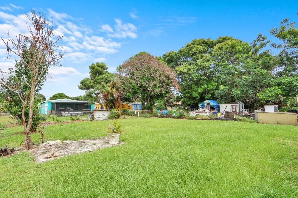2008 Avenue Fort Pierce, FL 34950