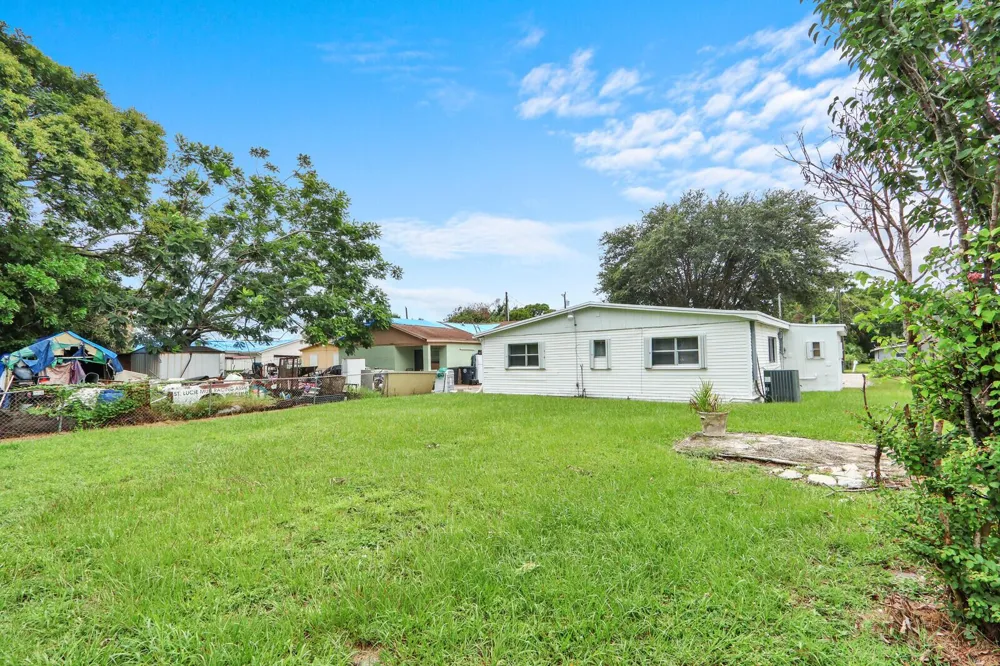 2008 Avenue Fort Pierce, FL 34950