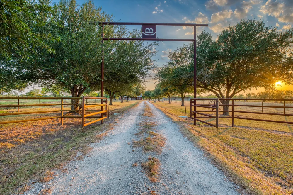 1829 W FM 1246 Thornton, TX 76687