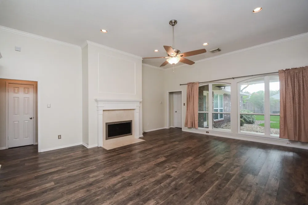 705 Eagle Lakes Drive Friendswood, TX 77546