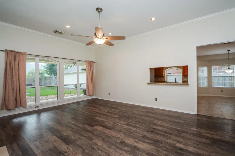705 Eagle Lakes Drive Friendswood, TX 77546