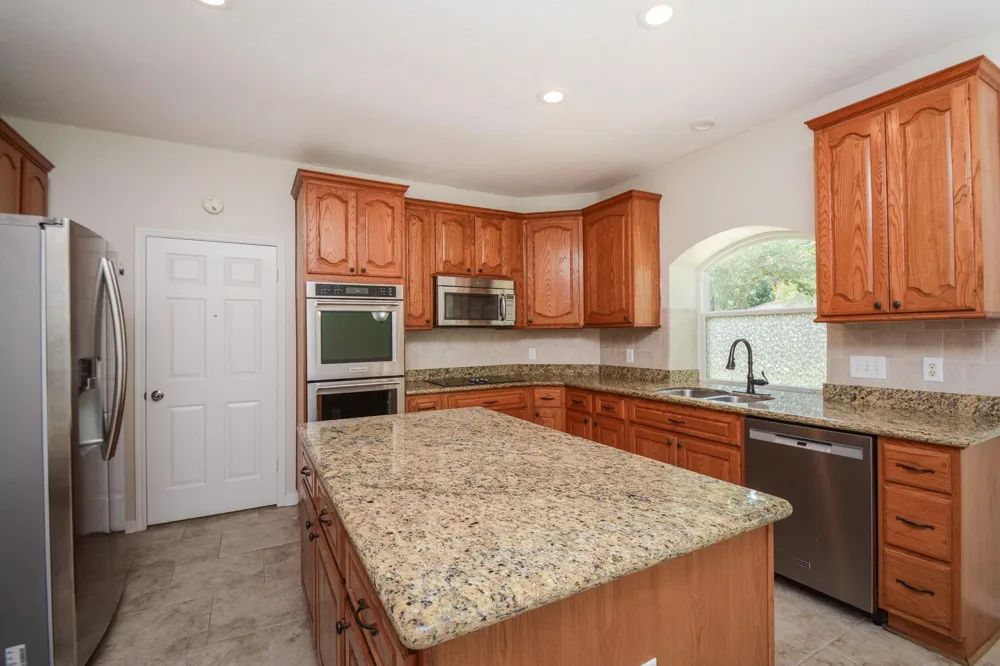 705 Eagle Lakes Drive Friendswood, TX 77546