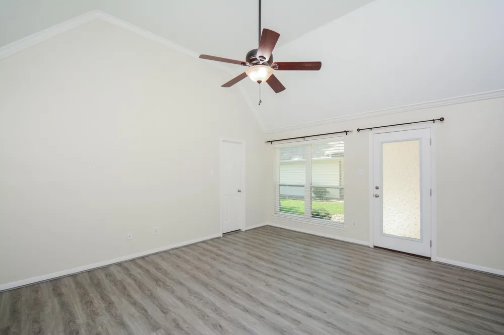 705 Eagle Lakes Drive Friendswood, TX 77546