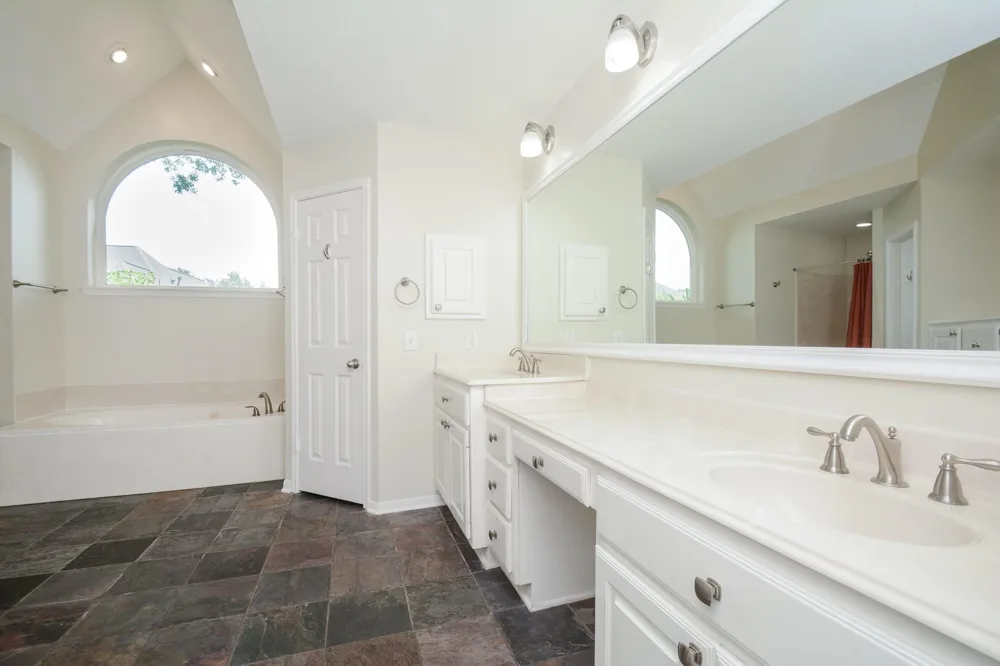 705 Eagle Lakes Drive Friendswood, TX 77546