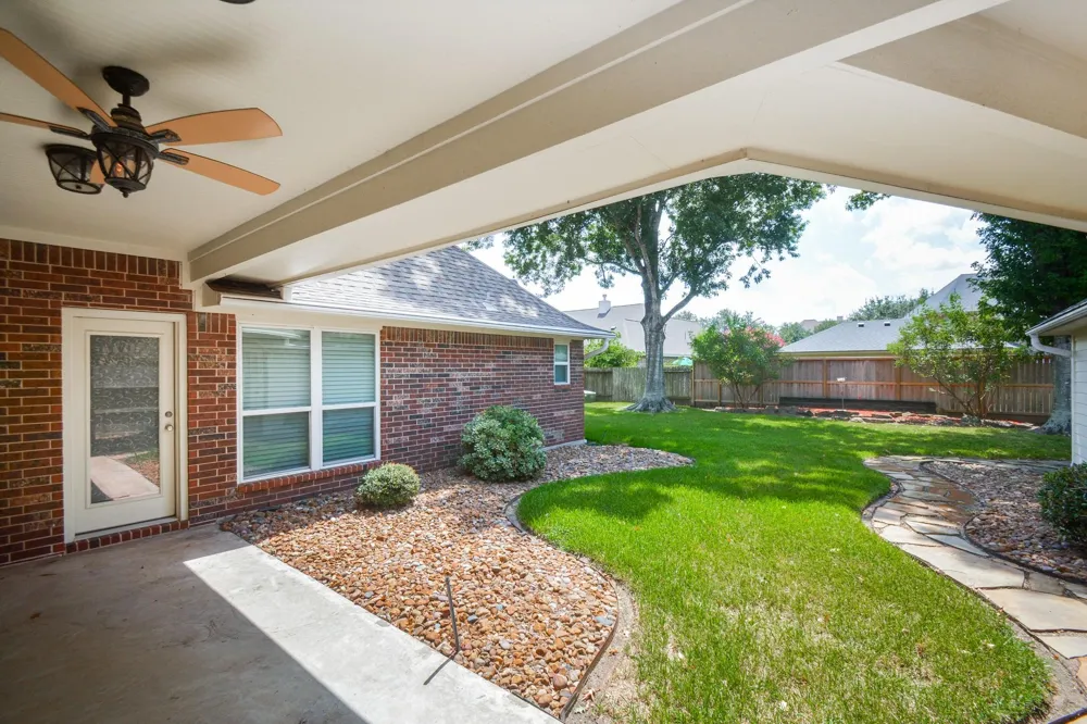705 Eagle Lakes Drive Friendswood, TX 77546