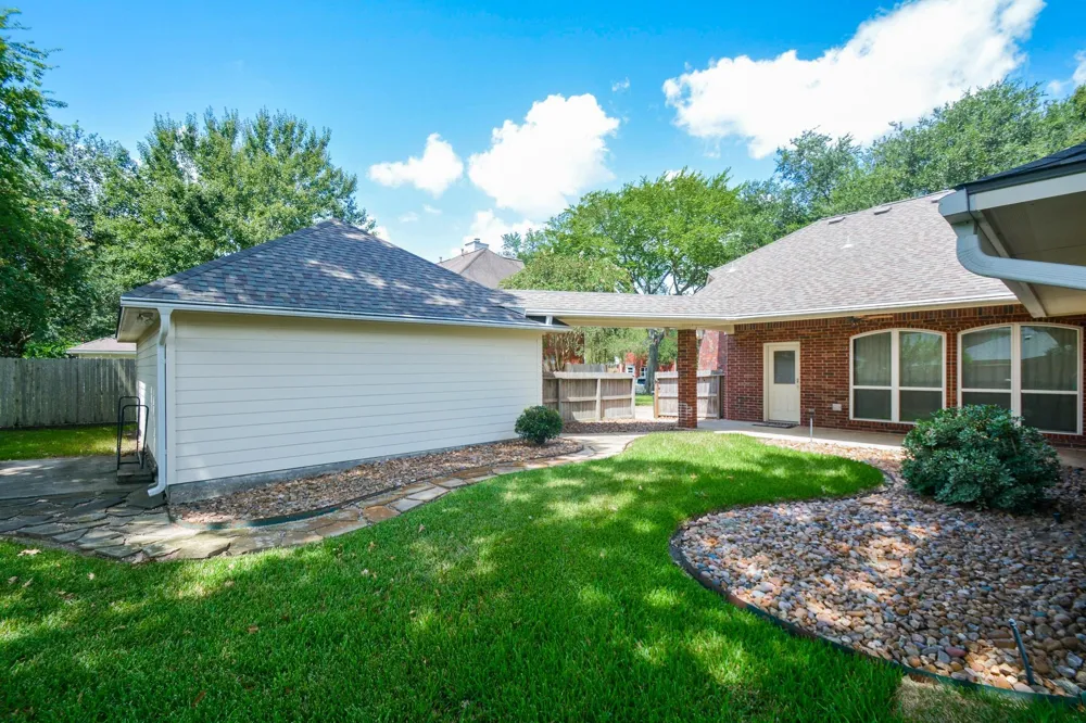 705 Eagle Lakes Drive Friendswood, TX 77546