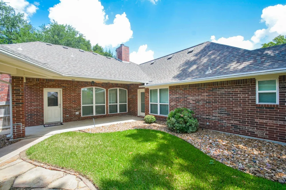 705 Eagle Lakes Drive Friendswood, TX 77546
