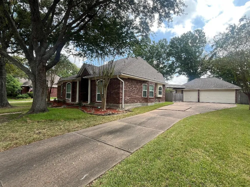 705 Eagle Lakes Drive Friendswood, TX 77546