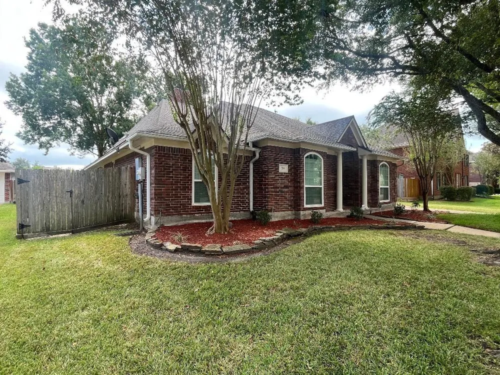705 Eagle Lakes Drive Friendswood, TX 77546