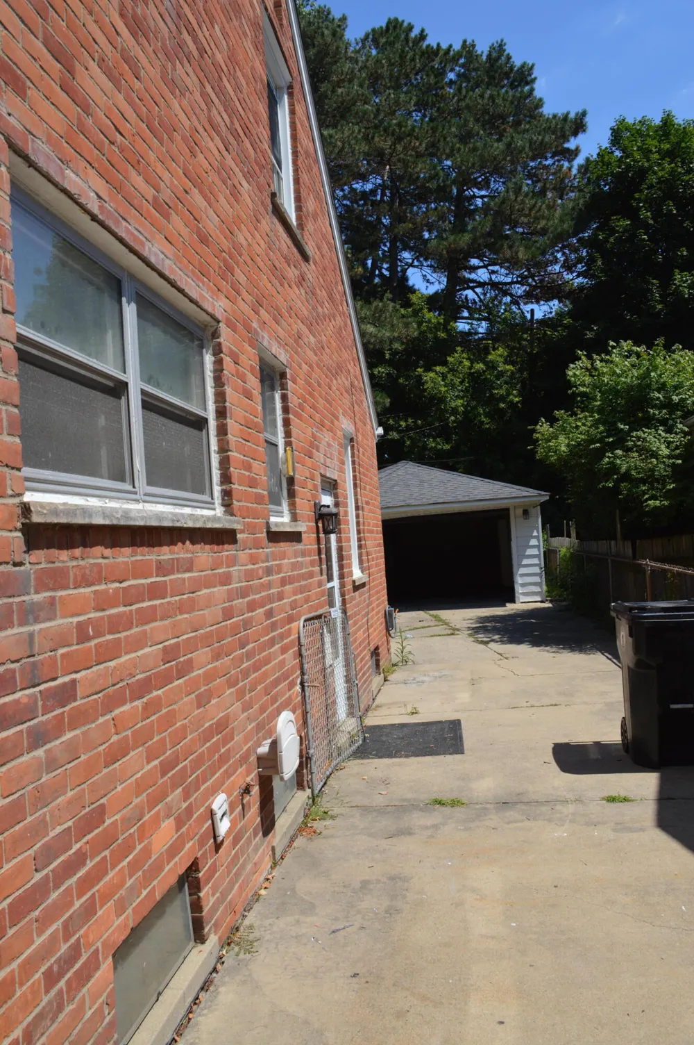 9968 Nathaline Avenue Redford, MI 48239