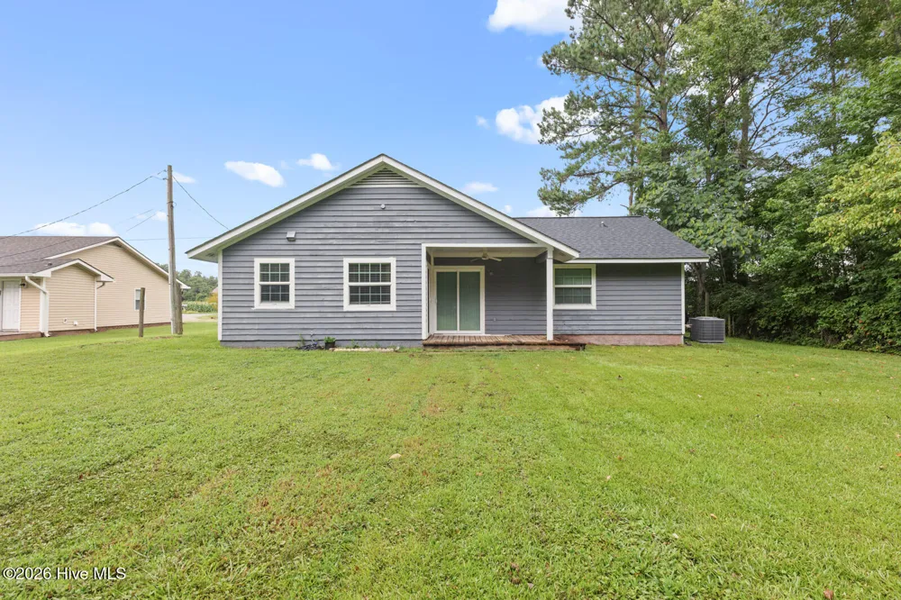 416 W Willis Landing Road Hubert, NC 28539
