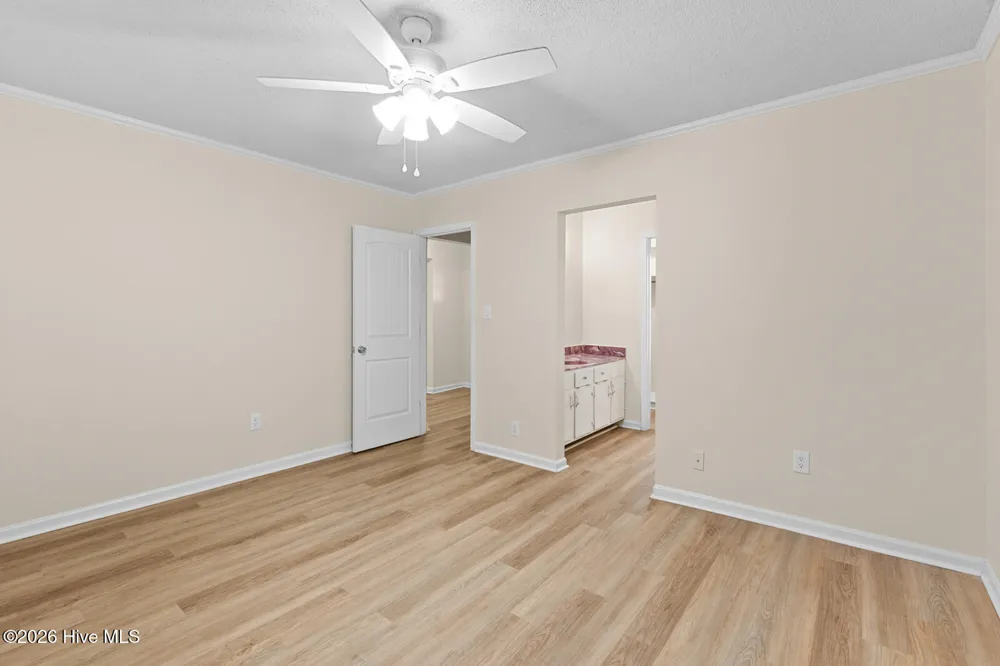 416 W Willis Landing Road Hubert, NC 28539