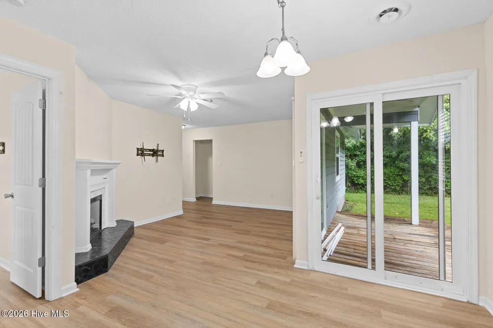416 W Willis Landing Road Hubert, NC 28539