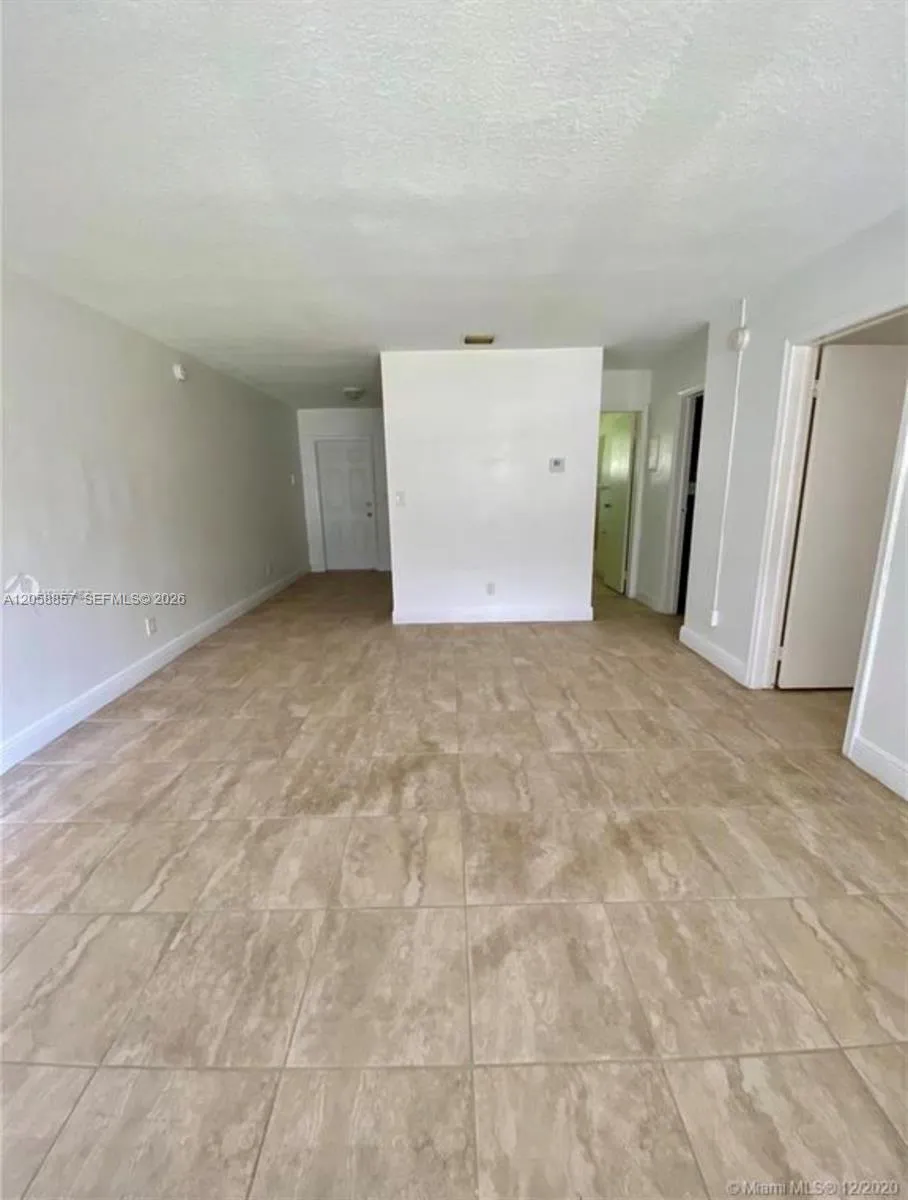 4141 SW 20th St #3 West Park, FL 33023