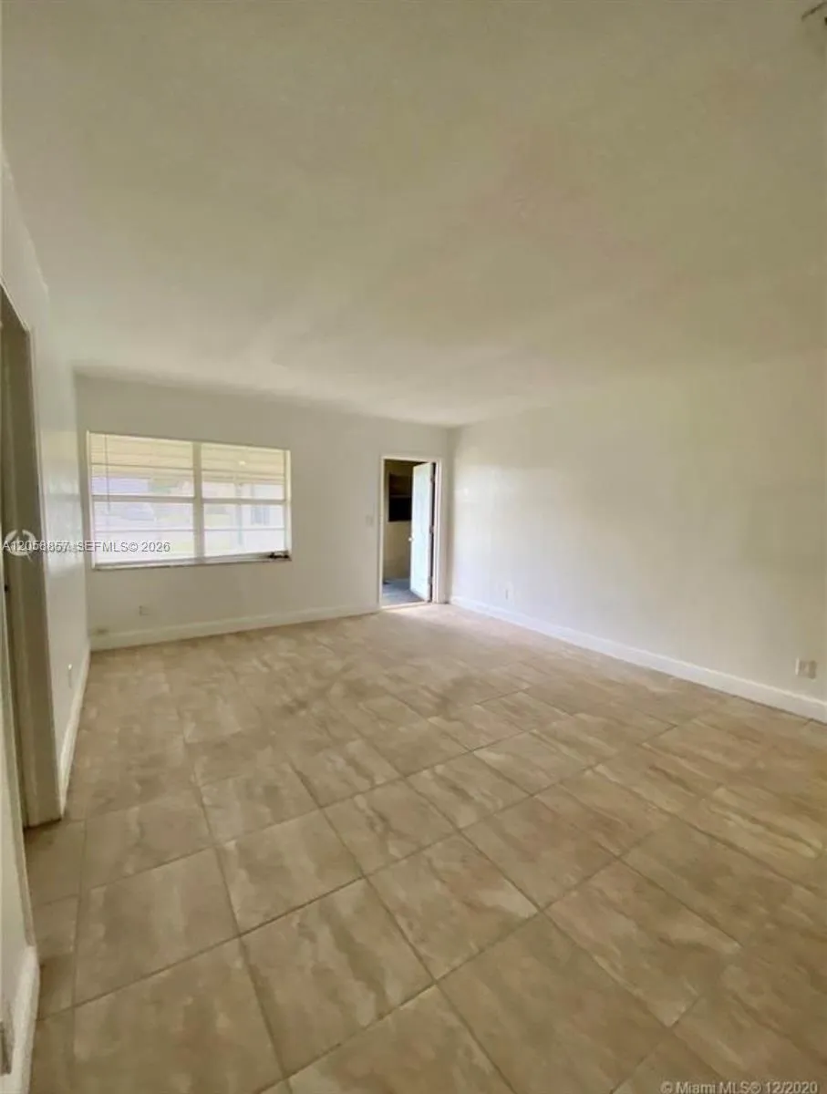 4141 SW 20th St #3 West Park, FL 33023