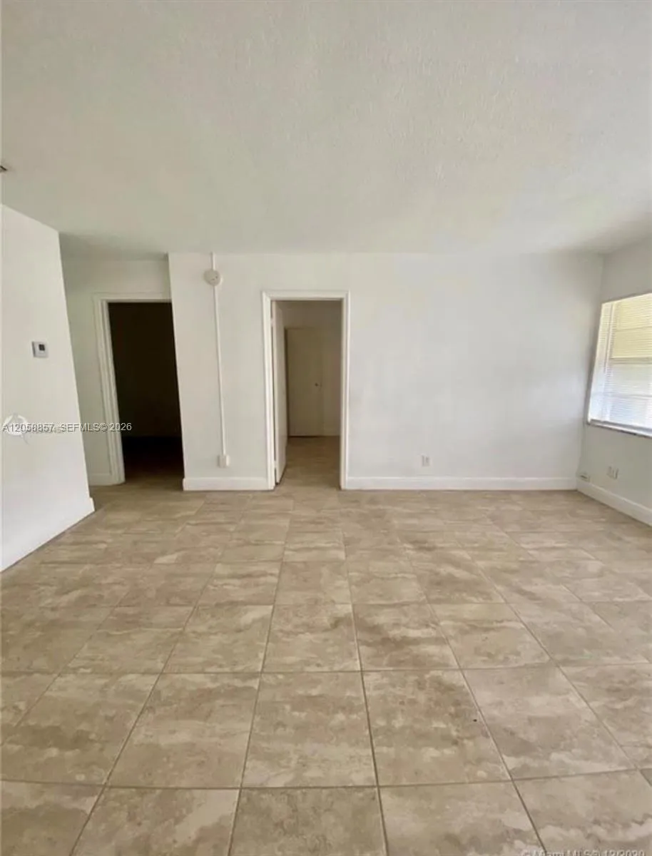 4141 SW 20th St #3 West Park, FL 33023