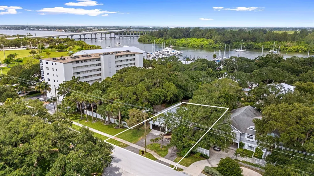 3615 INDIAN RIVER DRIVE E Vero Beach, FL 32963