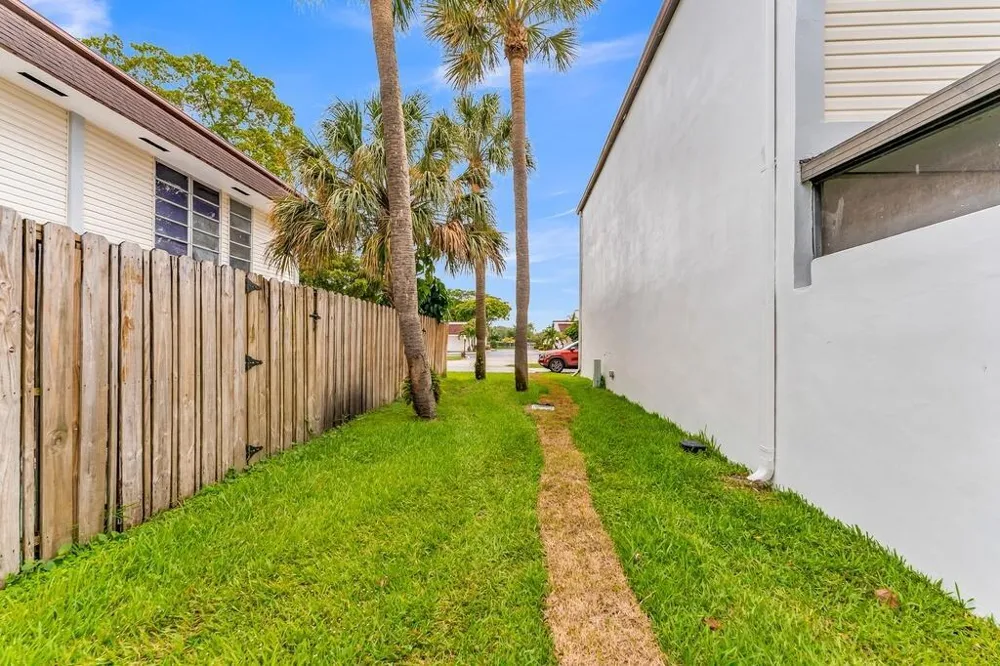 2701 34TH AVENUE #1D Hollywood, FL 33021