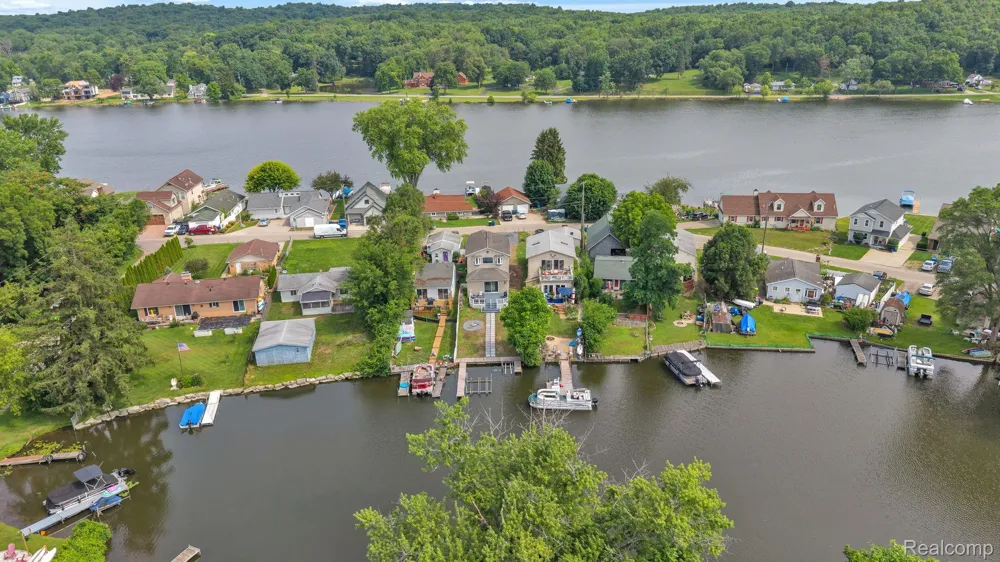 8963 Tackles Drive White Lake Charter Township, MI 48386