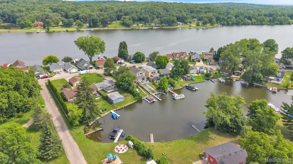 8963 Tackles Drive White Lake Charter Township, MI 48386
