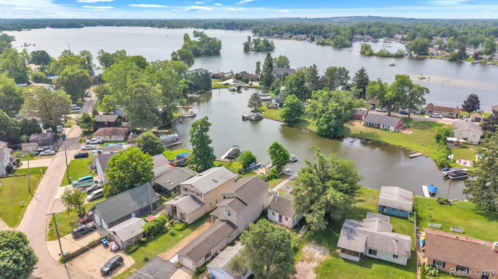 8963 Tackles Drive White Lake Charter Township, MI 48386