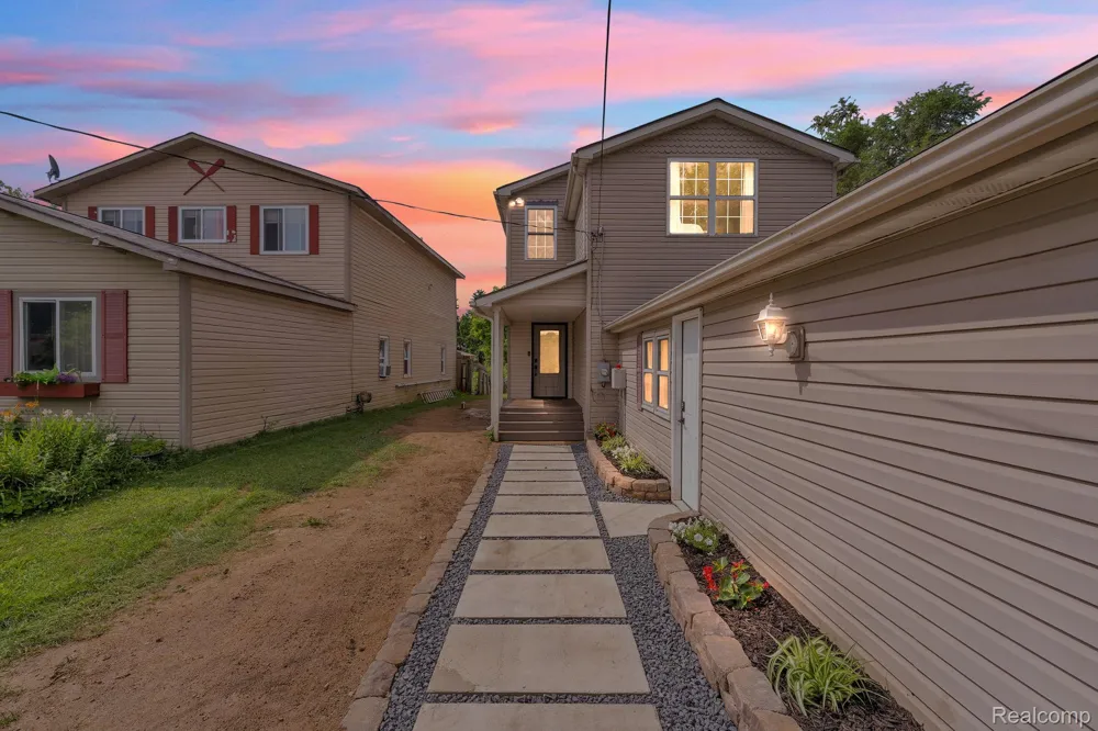 8963 Tackles Drive White Lake Charter Township, MI 48386