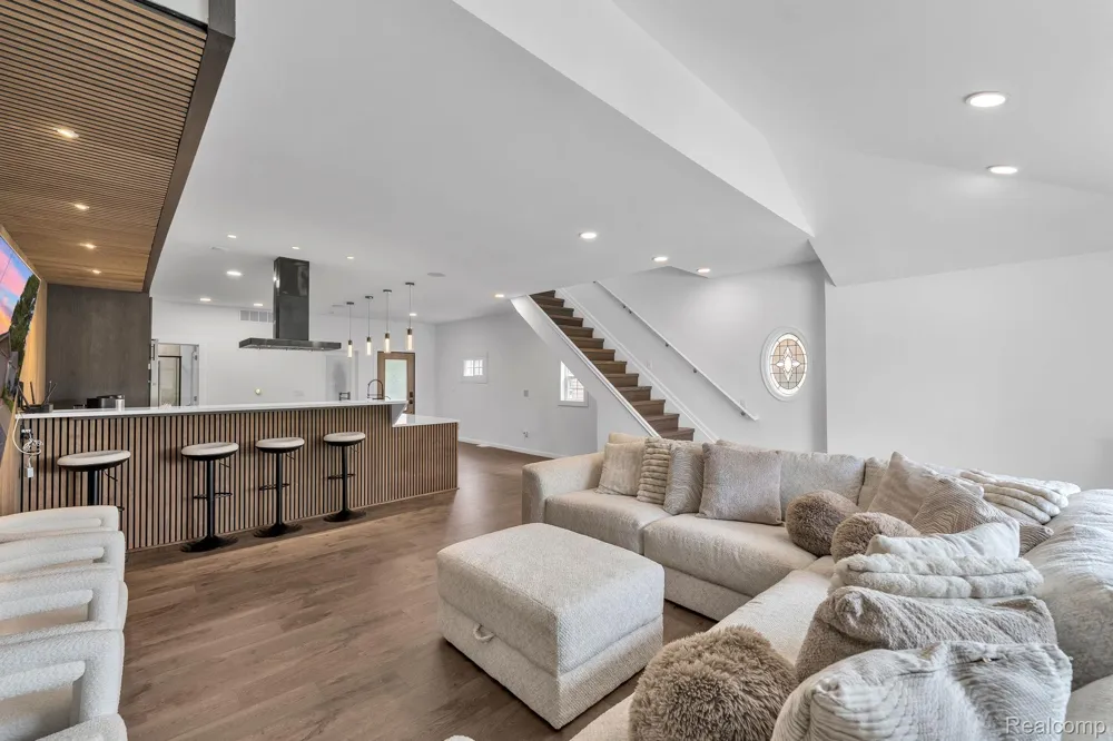 8963 Tackles Drive White Lake Charter Township, MI 48386
