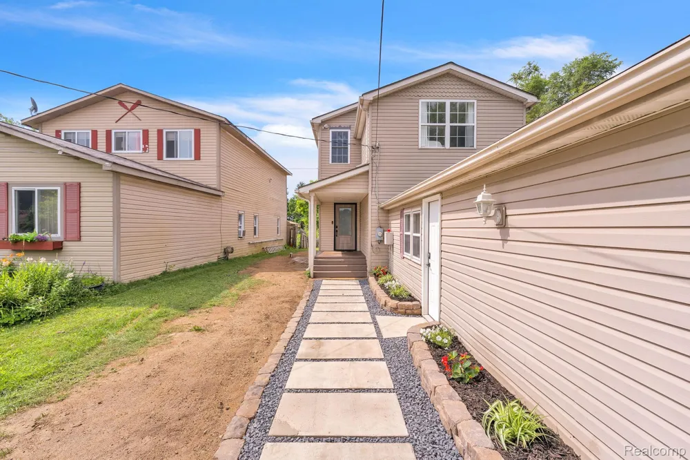 8963 Tackles Drive White Lake Charter Township, MI 48386