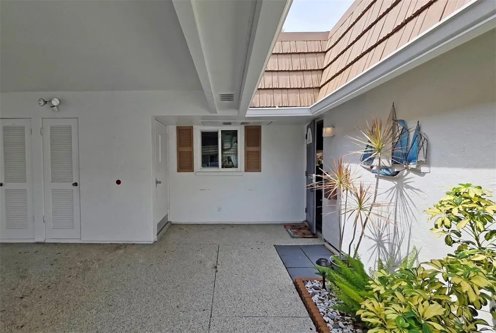 5468 RIVERBLUFF CIRCLE #V-40 Sarasota, FL 34231