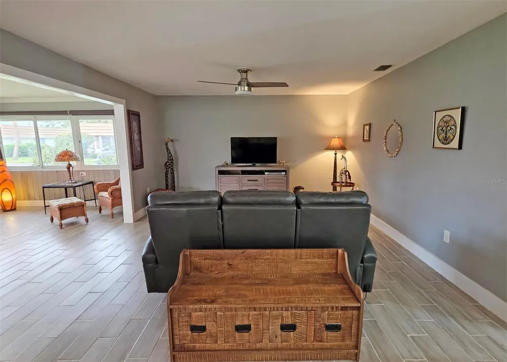 5468 RIVERBLUFF CIRCLE #V-40 Sarasota, FL 34231