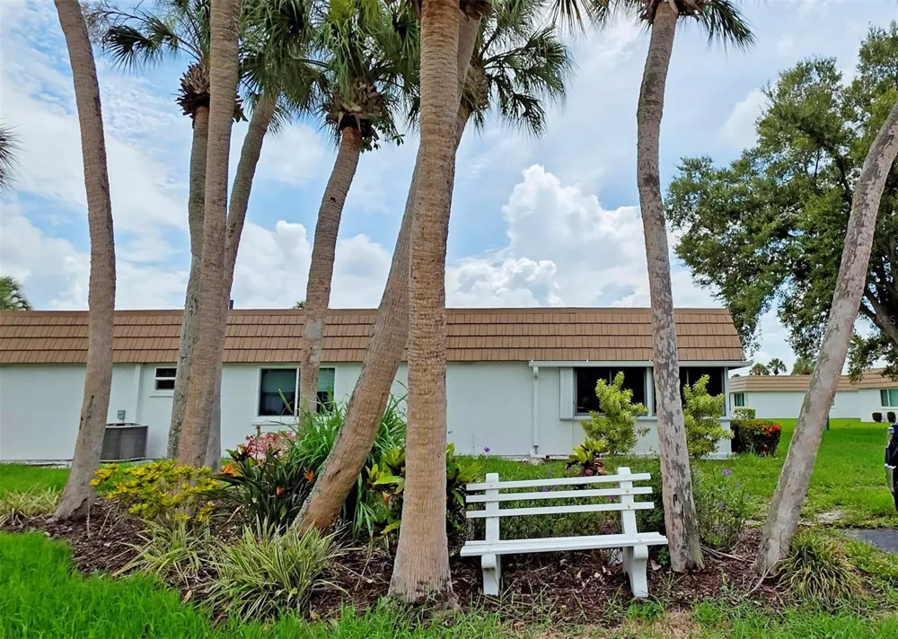 5468 RIVERBLUFF CIRCLE #V-40 Sarasota, FL 34231