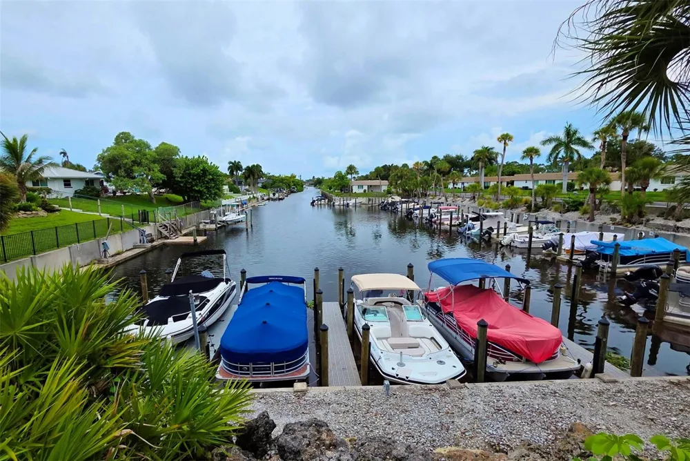 5468 RIVERBLUFF CIRCLE #V-40 Sarasota, FL 34231